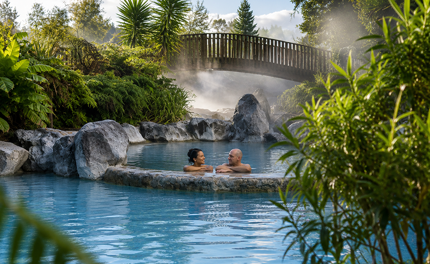 Coast, Caves & Geothermal Wonders Circuit